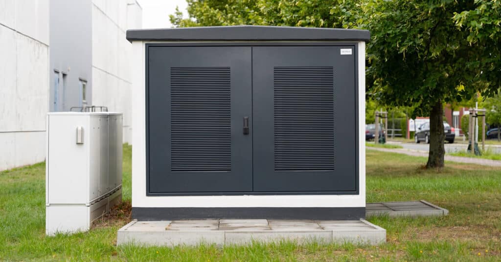 Kompaktstationen oder auch Trafo-Kompaktstation für effiziente Energieverteilung im Außenbereich
