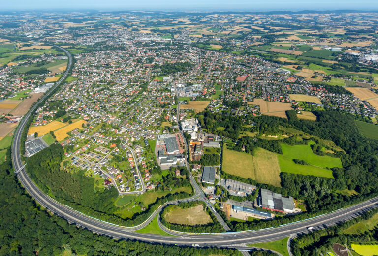 Autobahn A30 mit Südstadt, Bunde, Nordrhein-Westfalen, Deutschland