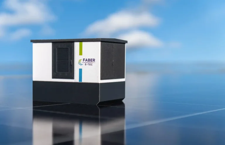 Mini-Trafo Faber E-Tec Miniaturmodell einer Faber E-Tec Trafo-Kompaktstation auf PV-Modul