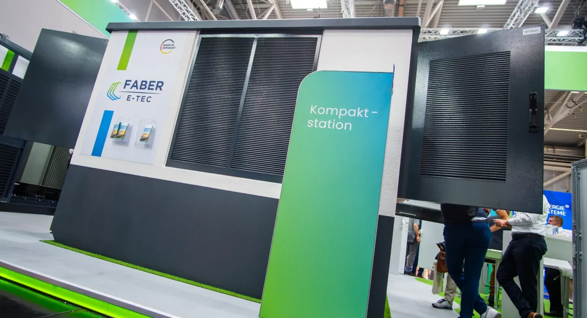 La primera estación interna de un parque puramente solar