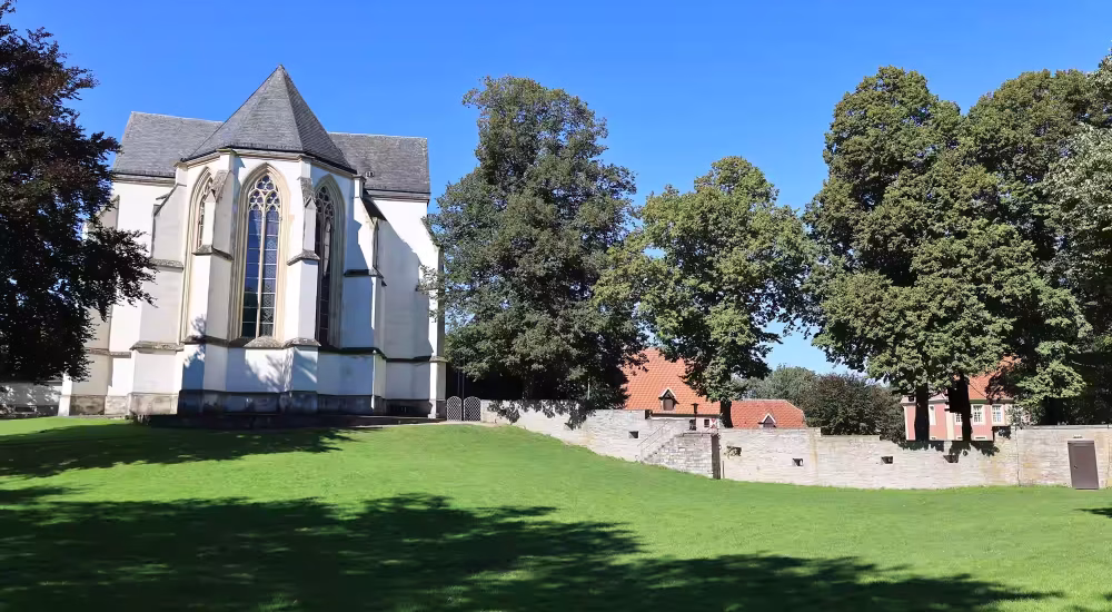Blick auf die Kreuzkirche im Ortsteil Stromberg der Stadt Oelde im Münsterland