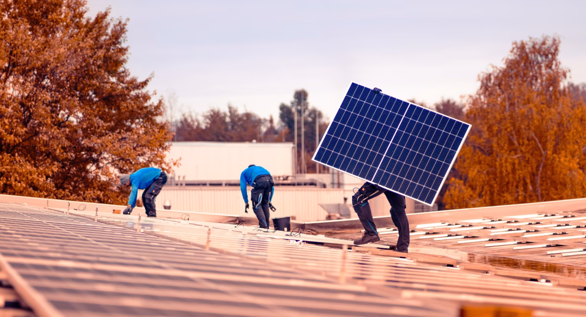 Large rooftop photovoltaic system in Dortmund, installed by Faber Solartechnik, with transformer station and transformer compact station from Faber E-Tec