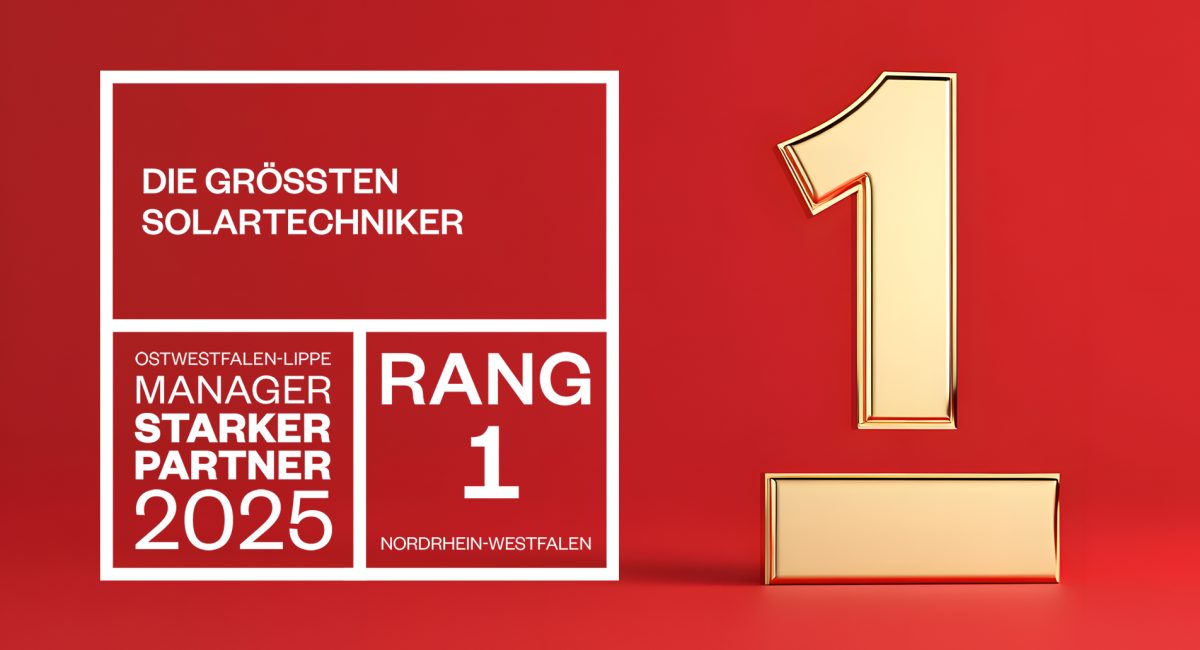 Grafik mit rotem Hintergrund und goldener Zahl 1. In weißen Kästchen steht 'Die größten Solartechniker', 'Ostwestfalen-Lippe Manager Starker Partner 2025' und 'Rang 1 Ostwestfalen-Lippe'.